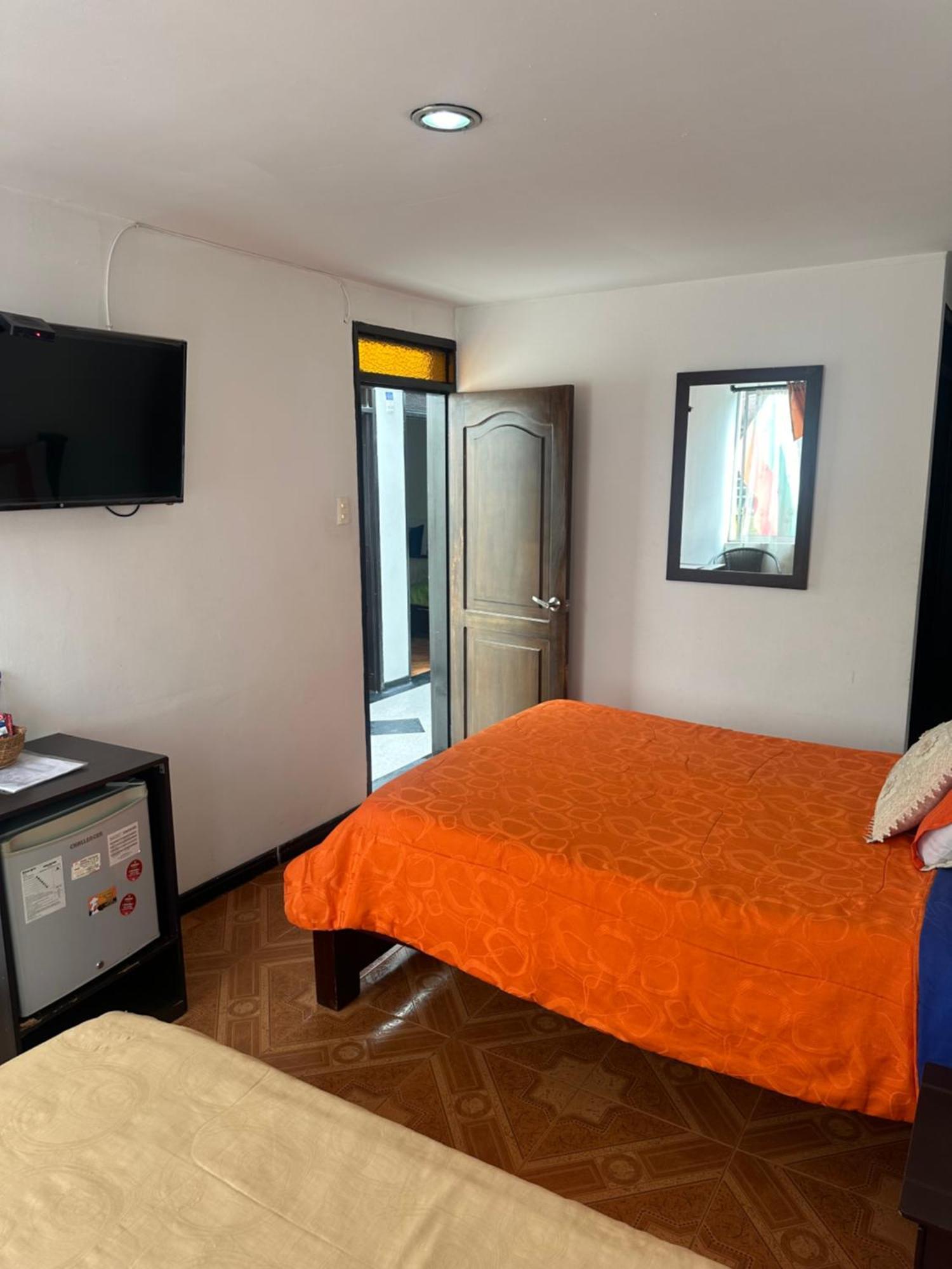 Hotel Royal Suite 马尼萨莱斯 外观 照片