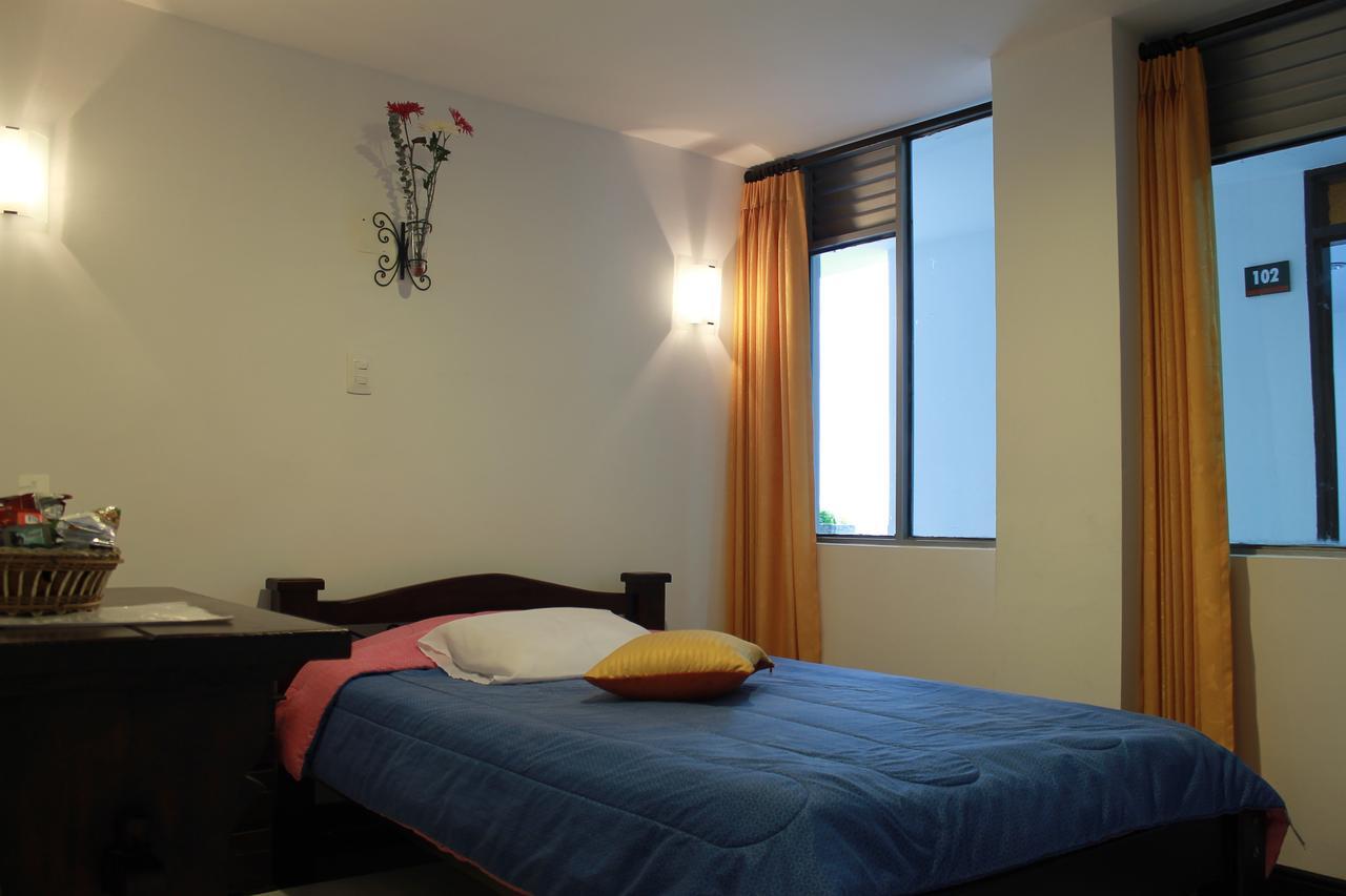 Hotel Royal Suite 马尼萨莱斯 外观 照片